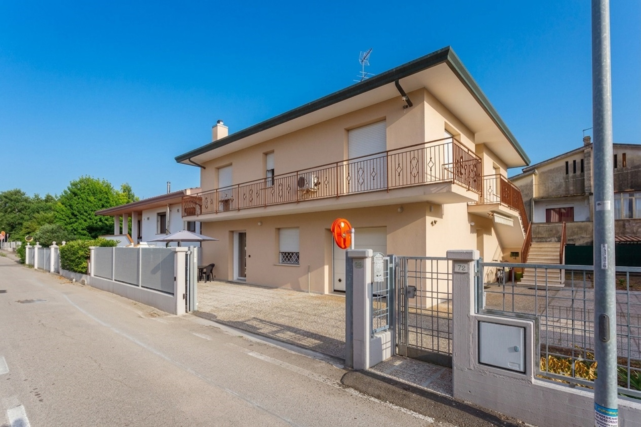 Casa Annia Hero